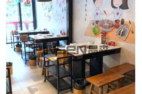 火鍋?zhàn)烙惺裁磧?yōu)點(diǎn)？為什么開火鍋店要用火鍋?zhàn)?><div><h3>火鍋?zhàn)烙惺裁磧?yōu)點(diǎn)？為什么開火鍋店要用火鍋?zhàn)?/h3><p>現(xiàn)如今，我們消費(fèi)者消費(fèi)已不再是單純的吃食物更多的是享受環(huán)境。消費(fèi)者到一家店首先看得就是就餐環(huán)境、后廚出菜頻率、就餐安全問題都是很容易被忽視的大問題。...</p><p>2019-11-13</p></div></a></li>
        </ul>
    </div>
    <div   class=