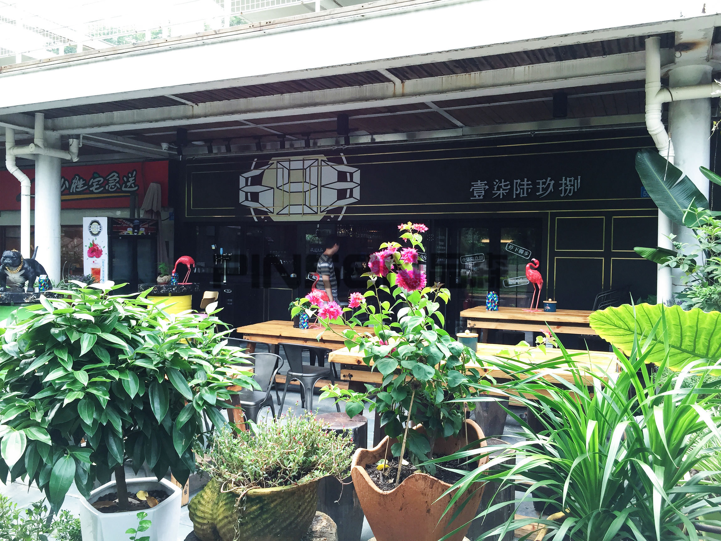 壹柒陸玖捌主題桌子卡座